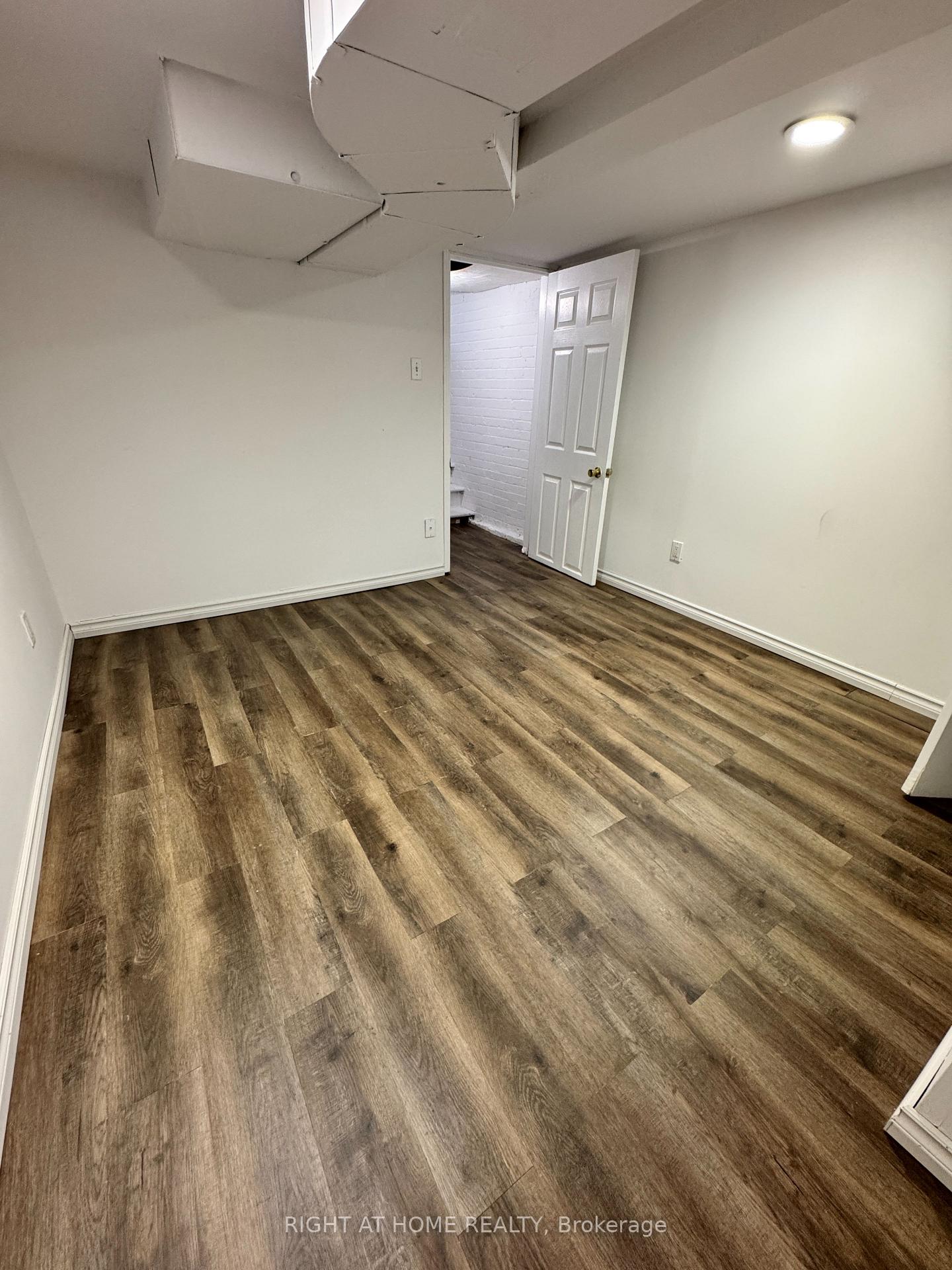 Photo 10 of 31 Secord Avenue, Toronto, Crescent Town — HOMEH