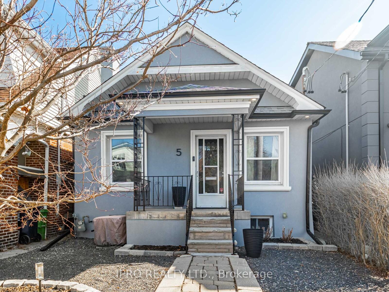Front of 5 Thyra Avenue