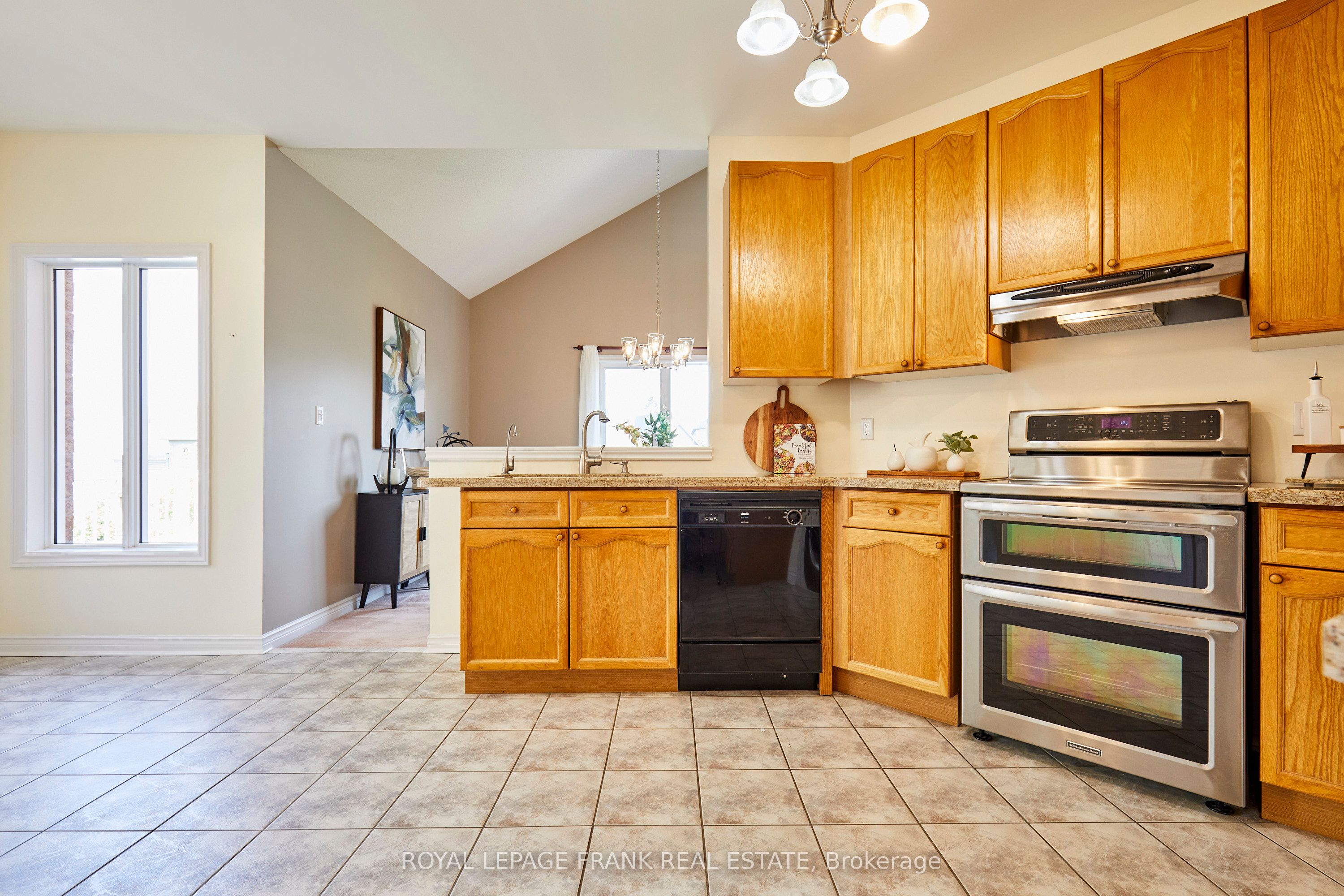 Photo 58 of 65 Waterbury Crescent, Scugog, Port Perry — HOMEH