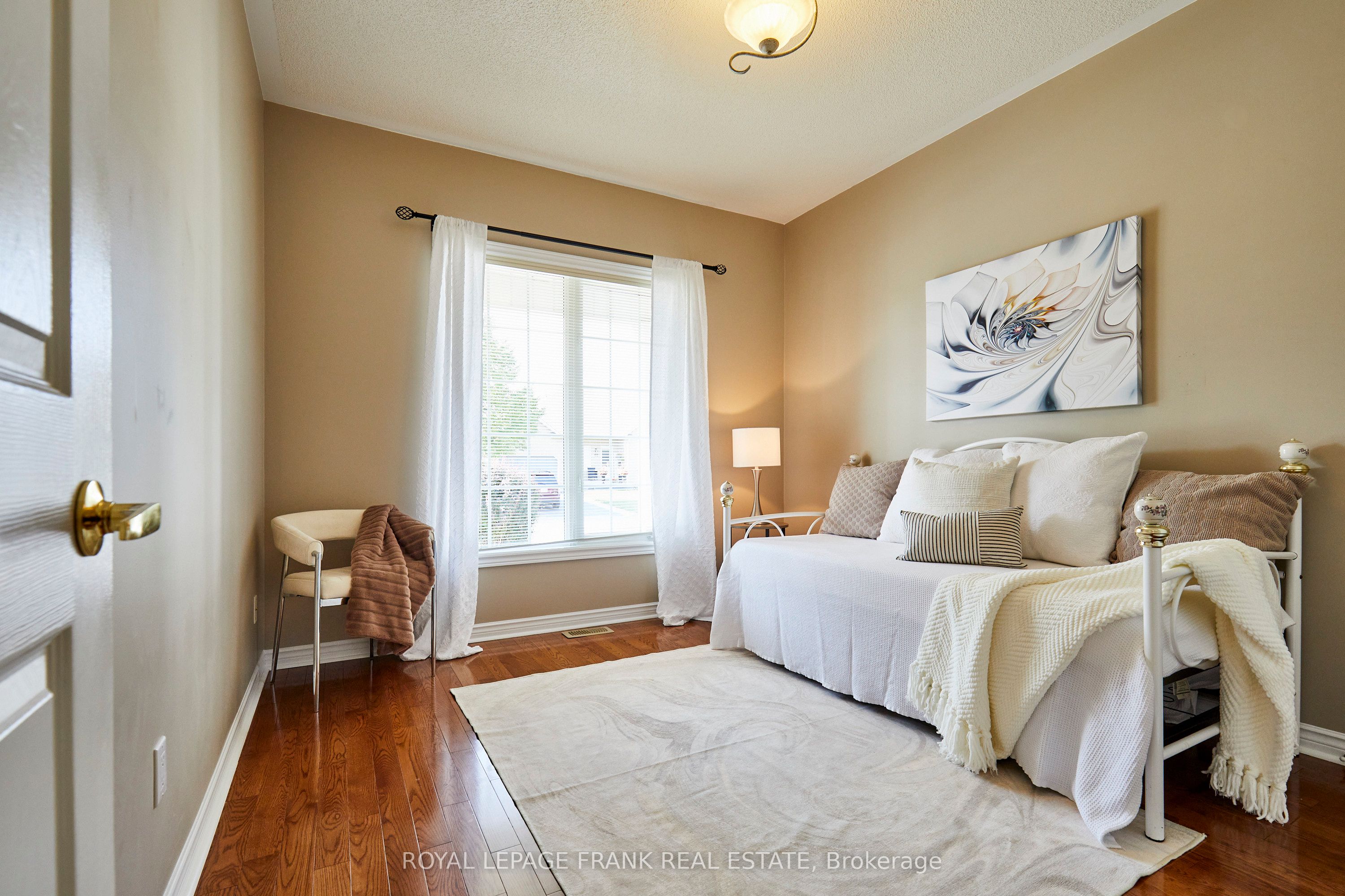 Photo 66 of 65 Waterbury Crescent, Scugog, Port Perry — HOMEH