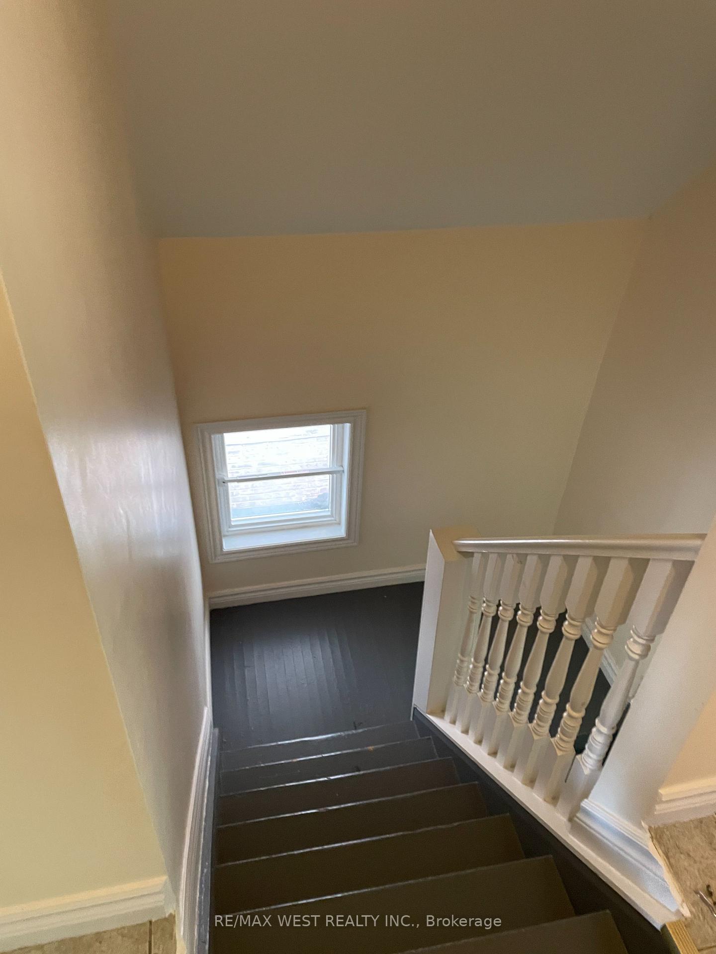 Photo 2 of Unit 2nd/3rd Flr, 60 Concord Avenue, Toronto, Palmerston-Little Italy — HOMEH