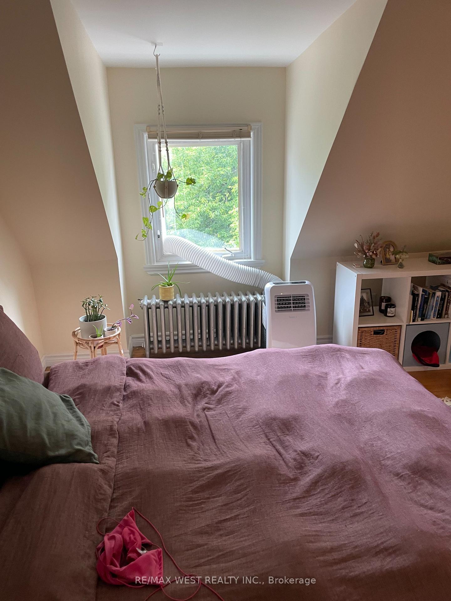 Photo 6 of Unit 2nd/3rd Flr, 60 Concord Avenue, Toronto, Palmerston-Little Italy — HOMEH