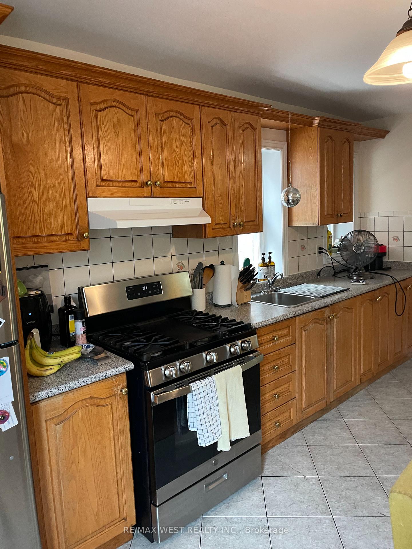 Photo 21 of Unit 2nd/3rd Flr, 60 Concord Avenue, Toronto, Palmerston-Little Italy — HOMEH