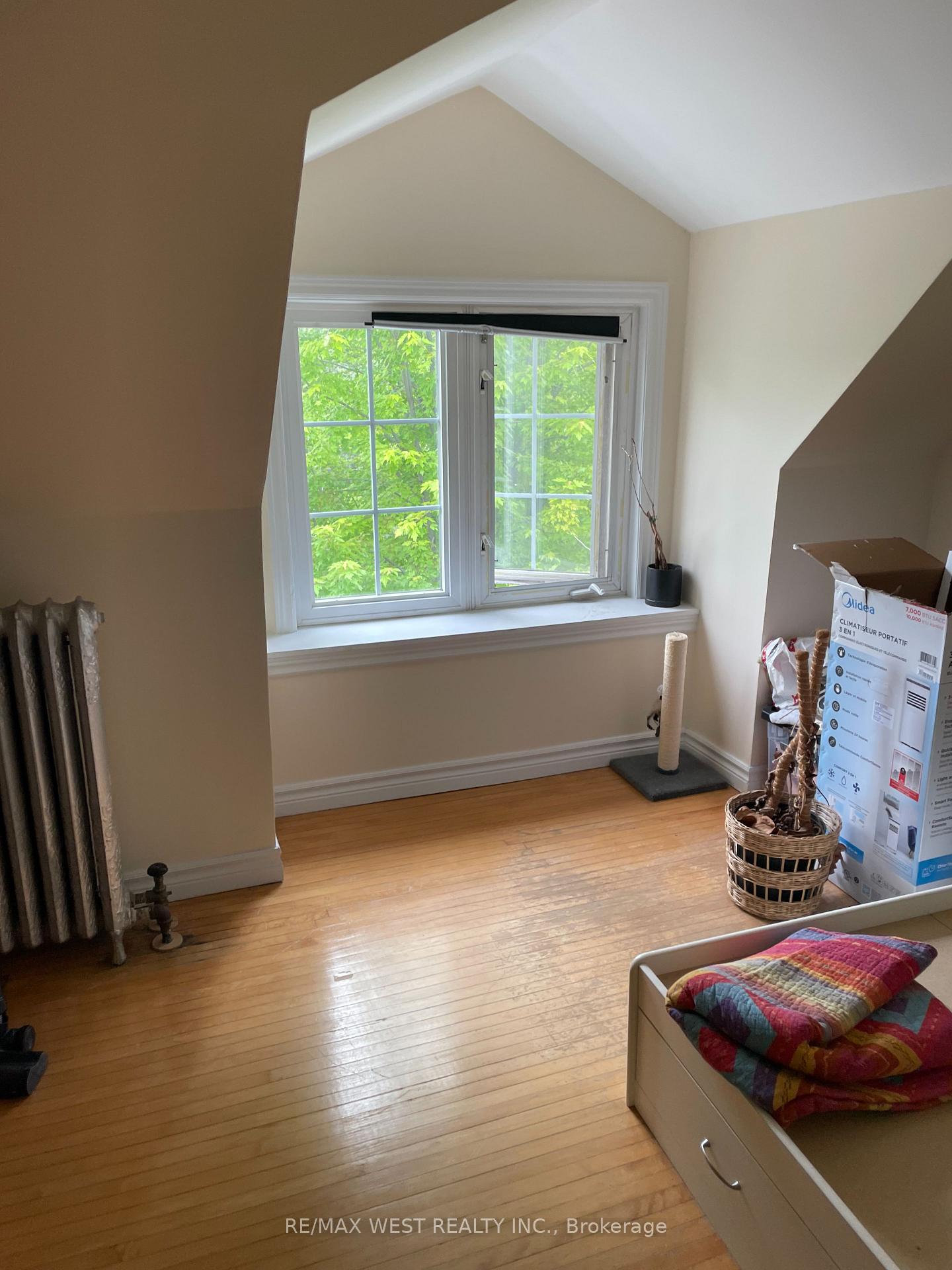 Photo 23 of Unit 2nd/3rd Flr, 60 Concord Avenue, Toronto, Palmerston-Little Italy — HOMEH