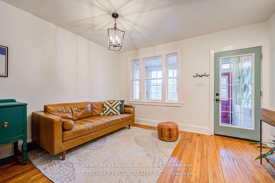 Photo 3 of 102 Frater Avenue, Toronto, East York — HOMEH