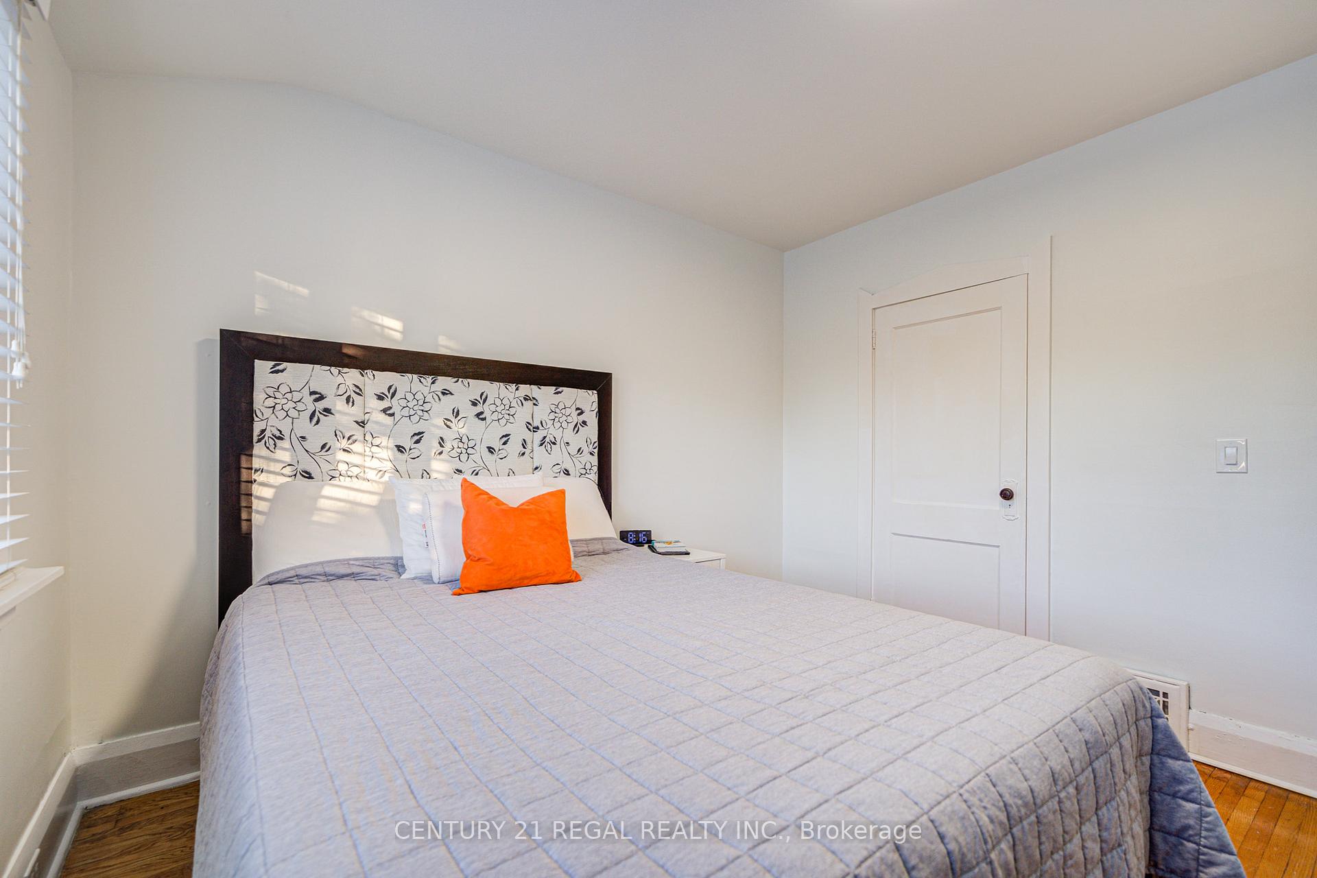Photo 25 of 102 Frater Avenue, Toronto, East York — HOMEH
