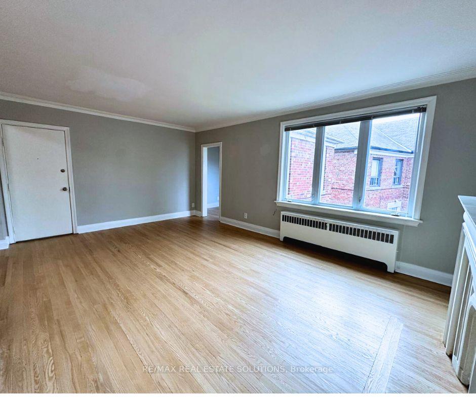 Photo 2 of Unit 4, 5 Warwick Avenue, Toronto, Humewood-Cedarvale — HOMEH