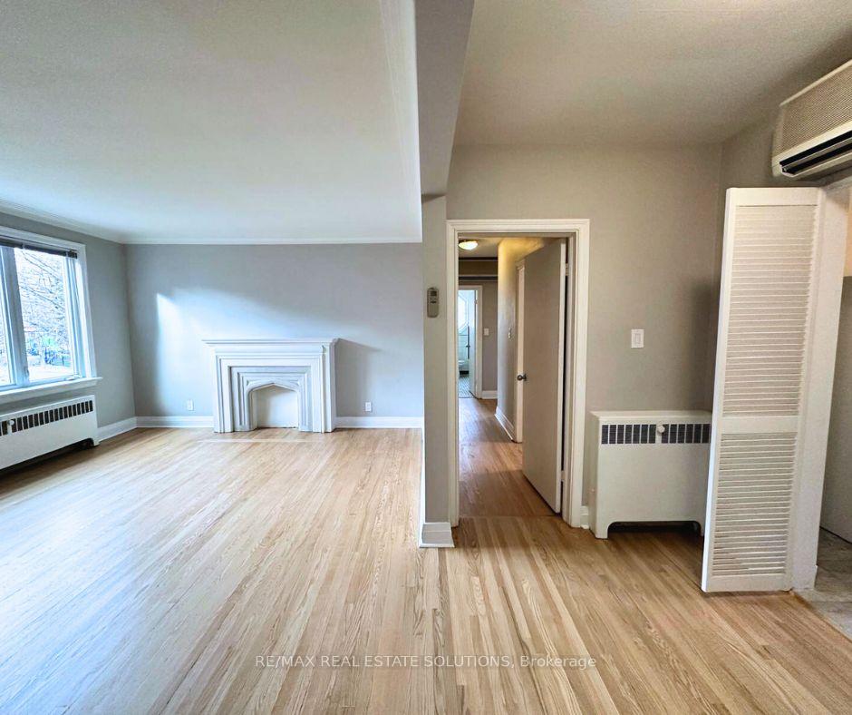 Photo 3 of Unit 4, 5 Warwick Avenue, Toronto, Humewood-Cedarvale — HOMEH