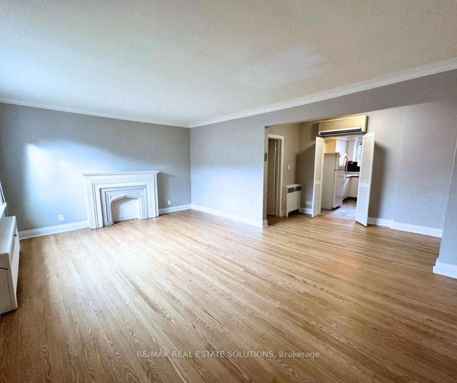 Photo 5 of Unit 4, 5 Warwick Avenue, Toronto, Humewood-Cedarvale — HOMEH
