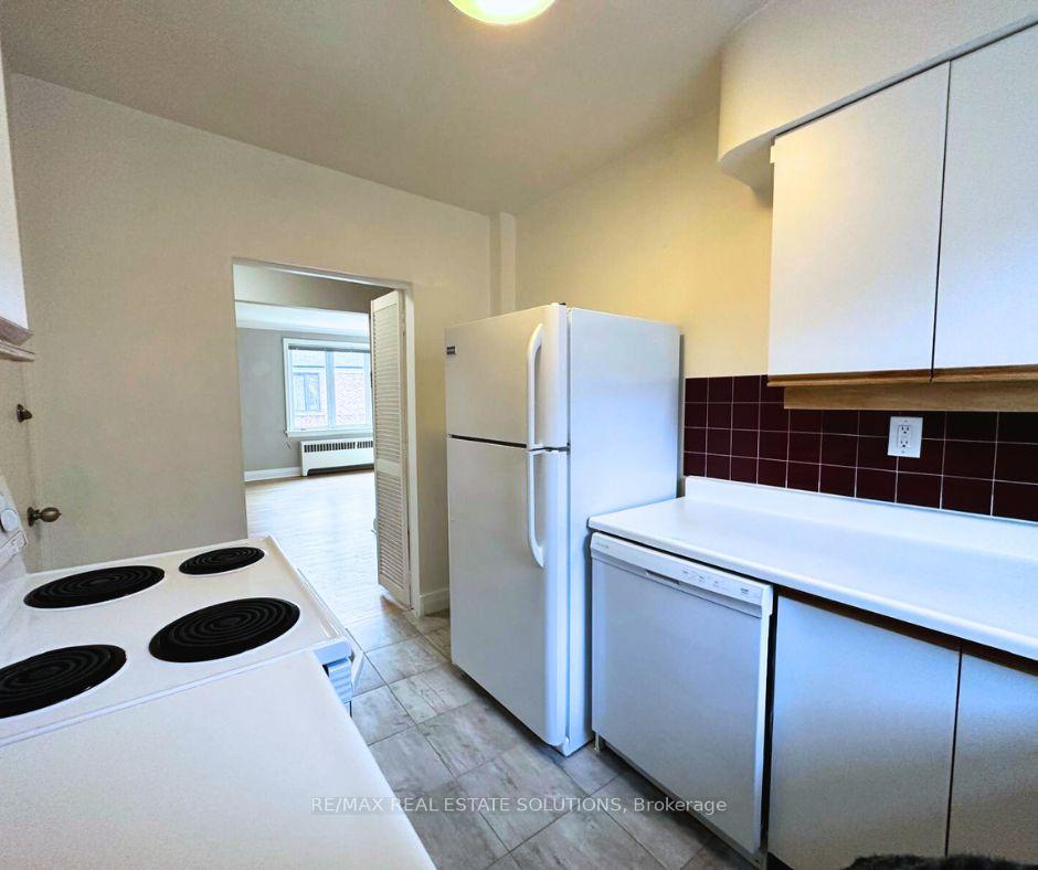 Photo 10 of Unit 4, 5 Warwick Avenue, Toronto, Humewood-Cedarvale — HOMEH