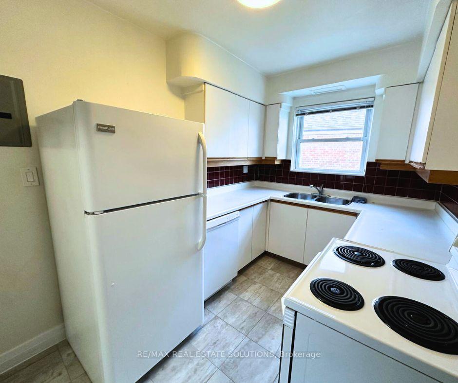 Photo 11 of Unit 4, 5 Warwick Avenue, Toronto, Humewood-Cedarvale — HOMEH