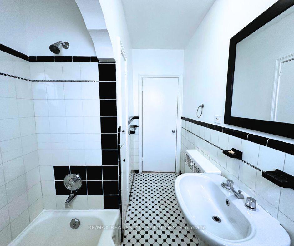 Photo 25 of Unit 4, 5 Warwick Avenue, Toronto, Humewood-Cedarvale — HOMEH