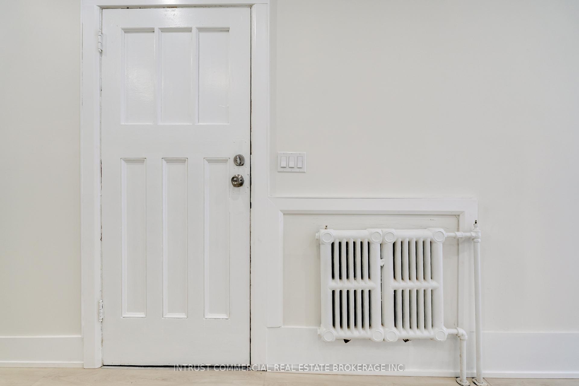 Front of Unit 2nd Floor, 1438 Yonge Street