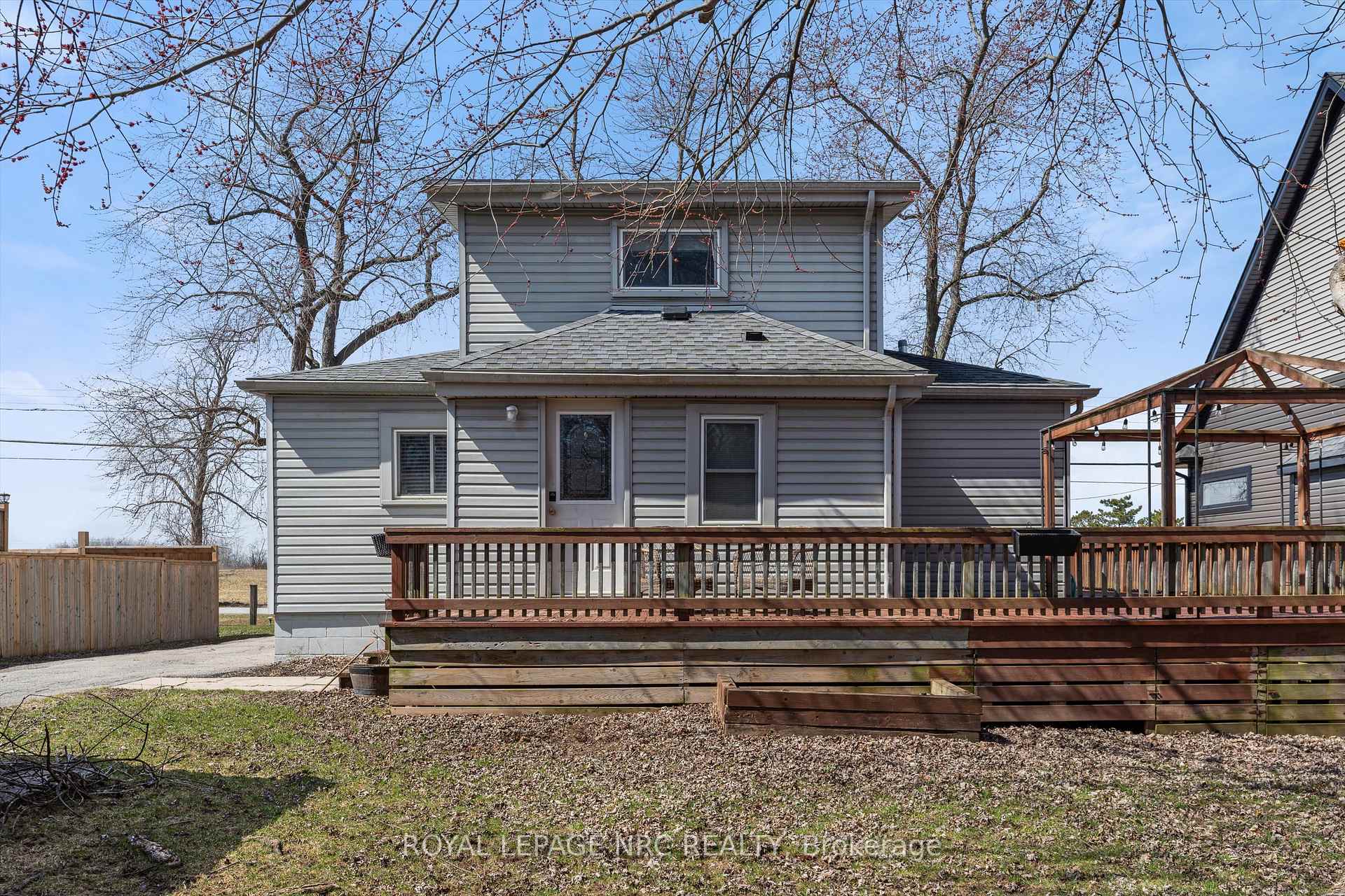 Photo 4 of Unit Upper Unit, 18 South Main Street, Thorold, Port Robinson — HOMEH