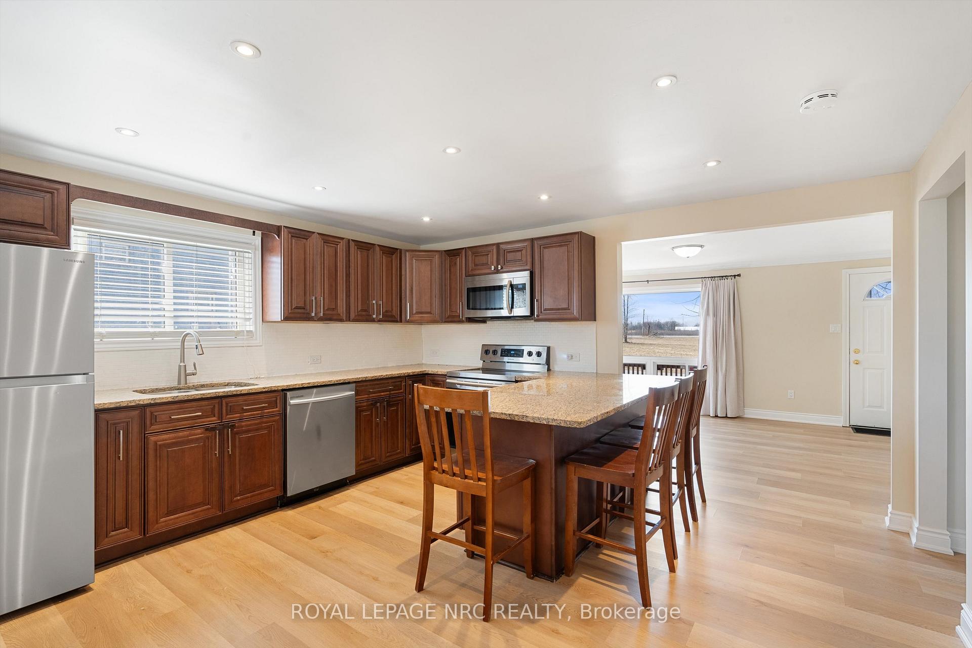 Photo 6 of Unit Upper Unit, 18 South Main Street, Thorold, Port Robinson — HOMEH