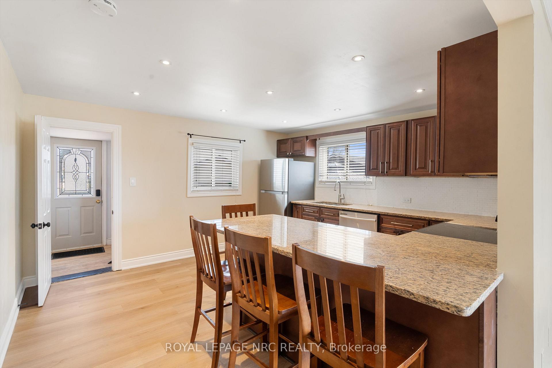 Photo 7 of Unit Upper Unit, 18 South Main Street, Thorold, Port Robinson — HOMEH