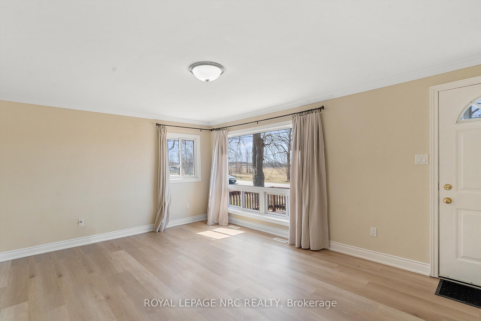 Photo 8 of Unit Upper Unit, 18 South Main Street, Thorold, Port Robinson — HOMEH