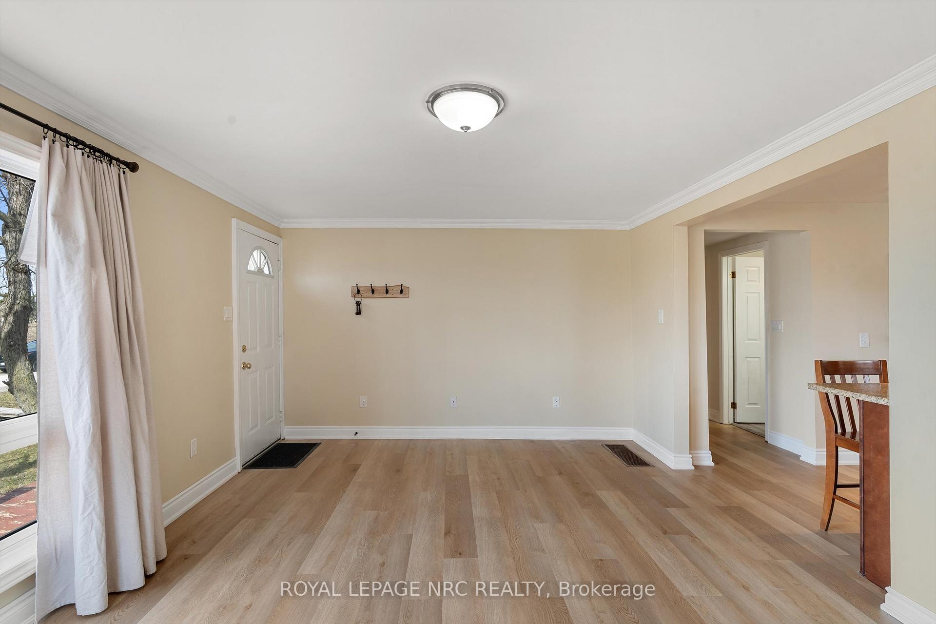 Photo 9 of Unit Upper Unit, 18 South Main Street, Thorold, Port Robinson — HOMEH