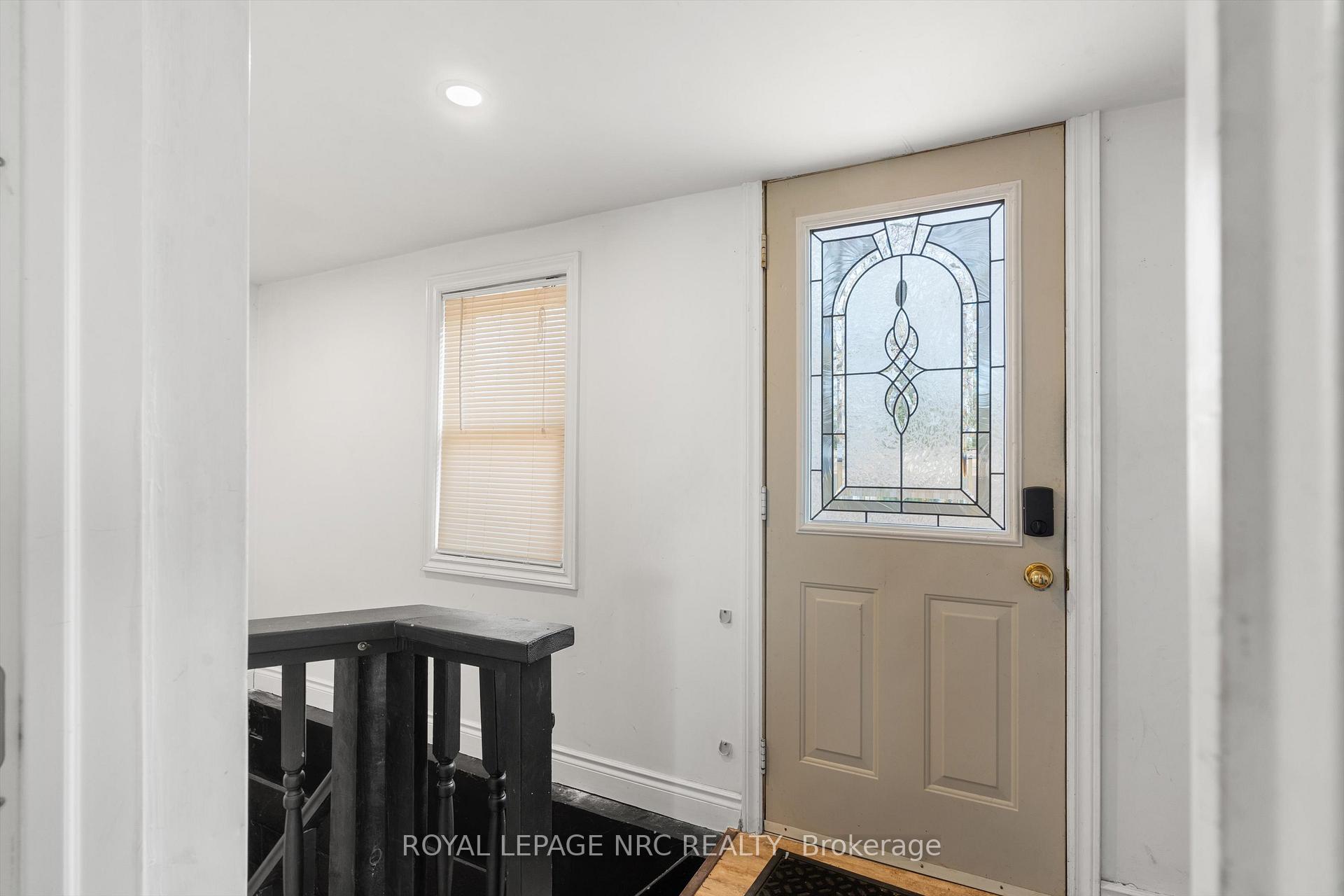 Photo 17 of Unit Upper Unit, 18 South Main Street, Thorold, Port Robinson — HOMEH