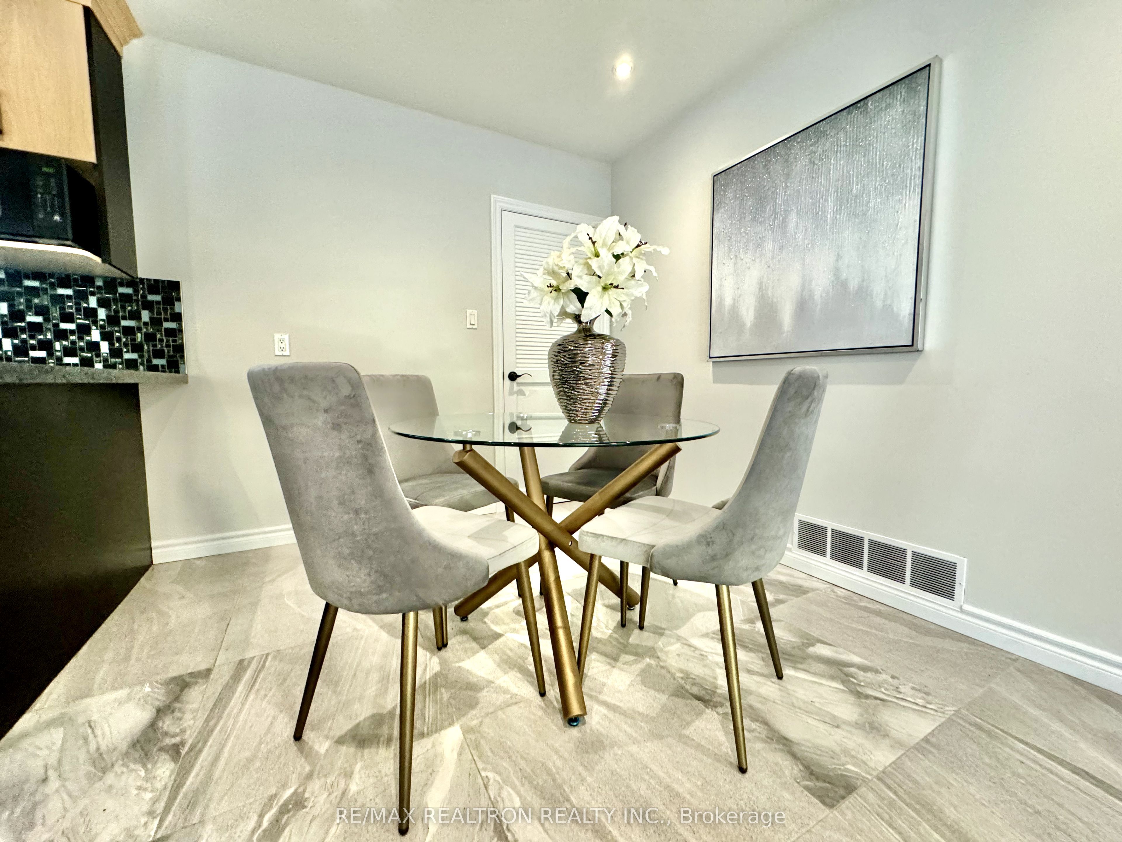 Photo 42 of 44 Fairway Heights Drive, Markham, Bayview Fairway-Bayview Country Club Estates — HOMEH