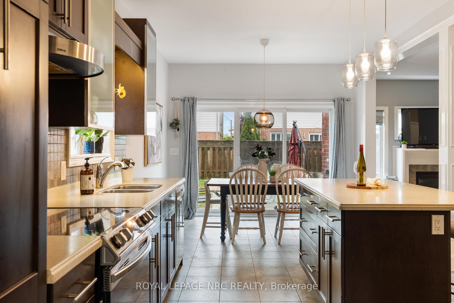 Photo 4 of 12 Silver Maple Road, Thorold, Confederation Heights — HOMEH