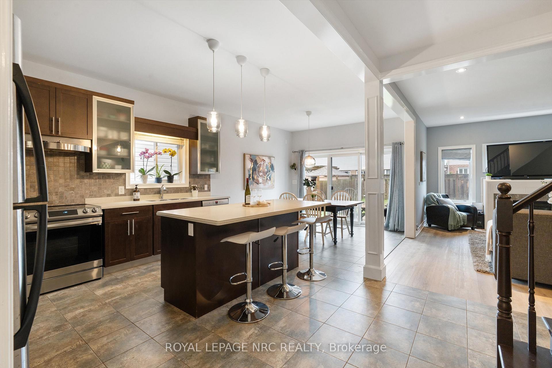 Photo 5 of 12 Silver Maple Road, Thorold, Confederation Heights — HOMEH