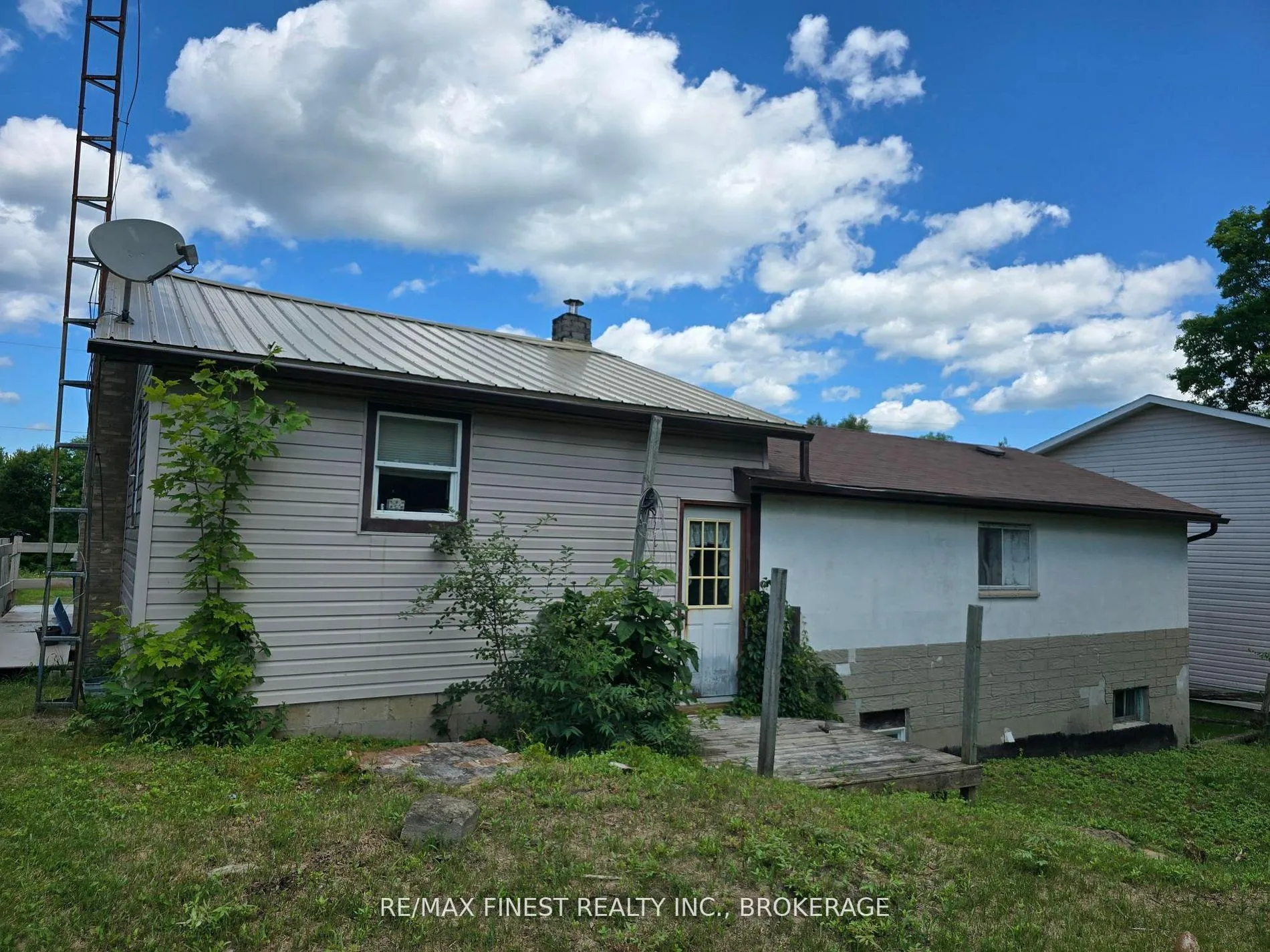 Photo 2 of 10555 Road 38, Frontenac, Frontenac Centre — HOMEH