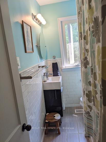 Photo 8 of 11 Bonnie Brae Boulevard, Toronto, Danforth Village-East York — HOMEH