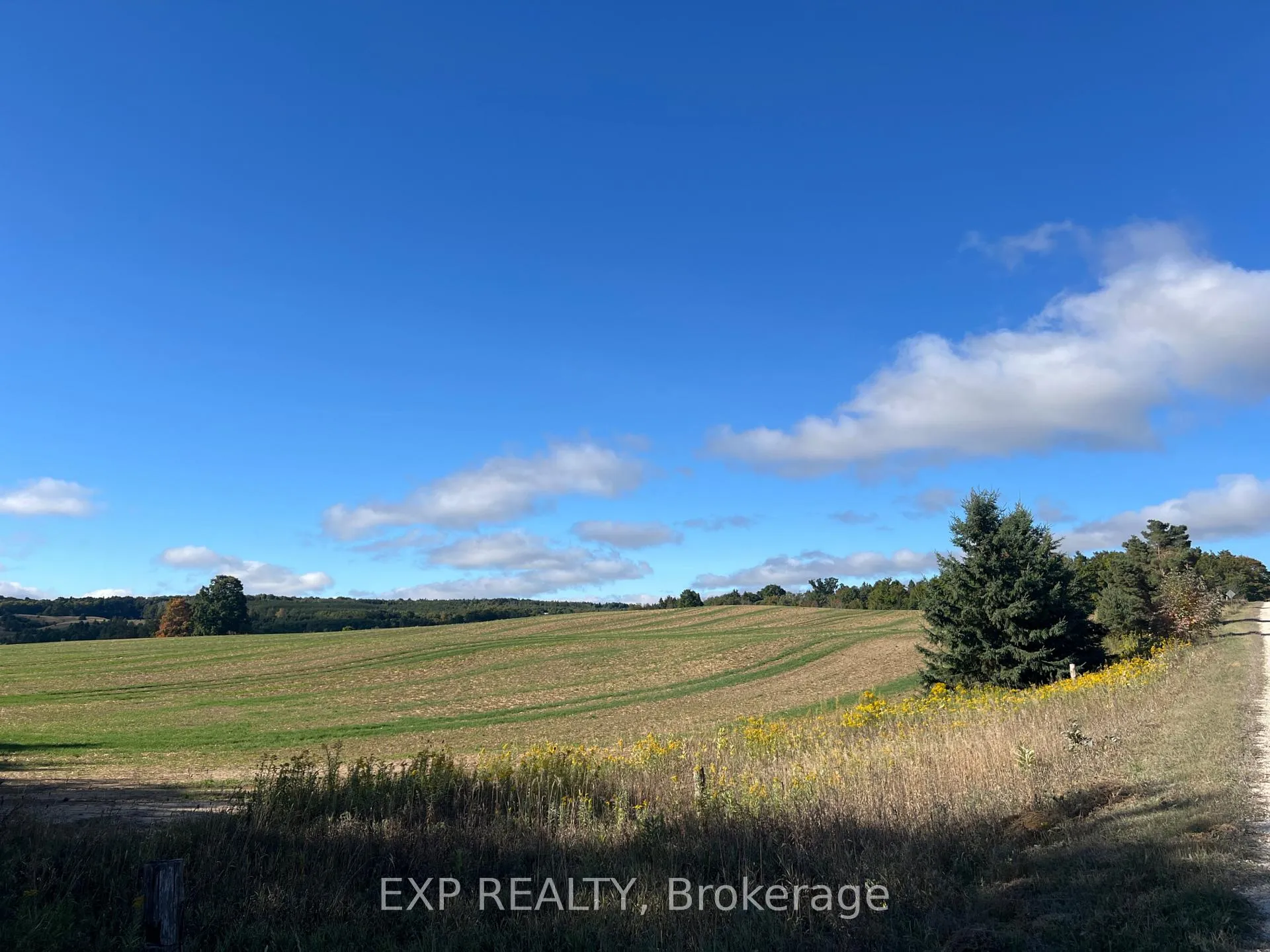 Photo 4 of 487120 30 Side Road, Mono, Rural Mono — HOMEH