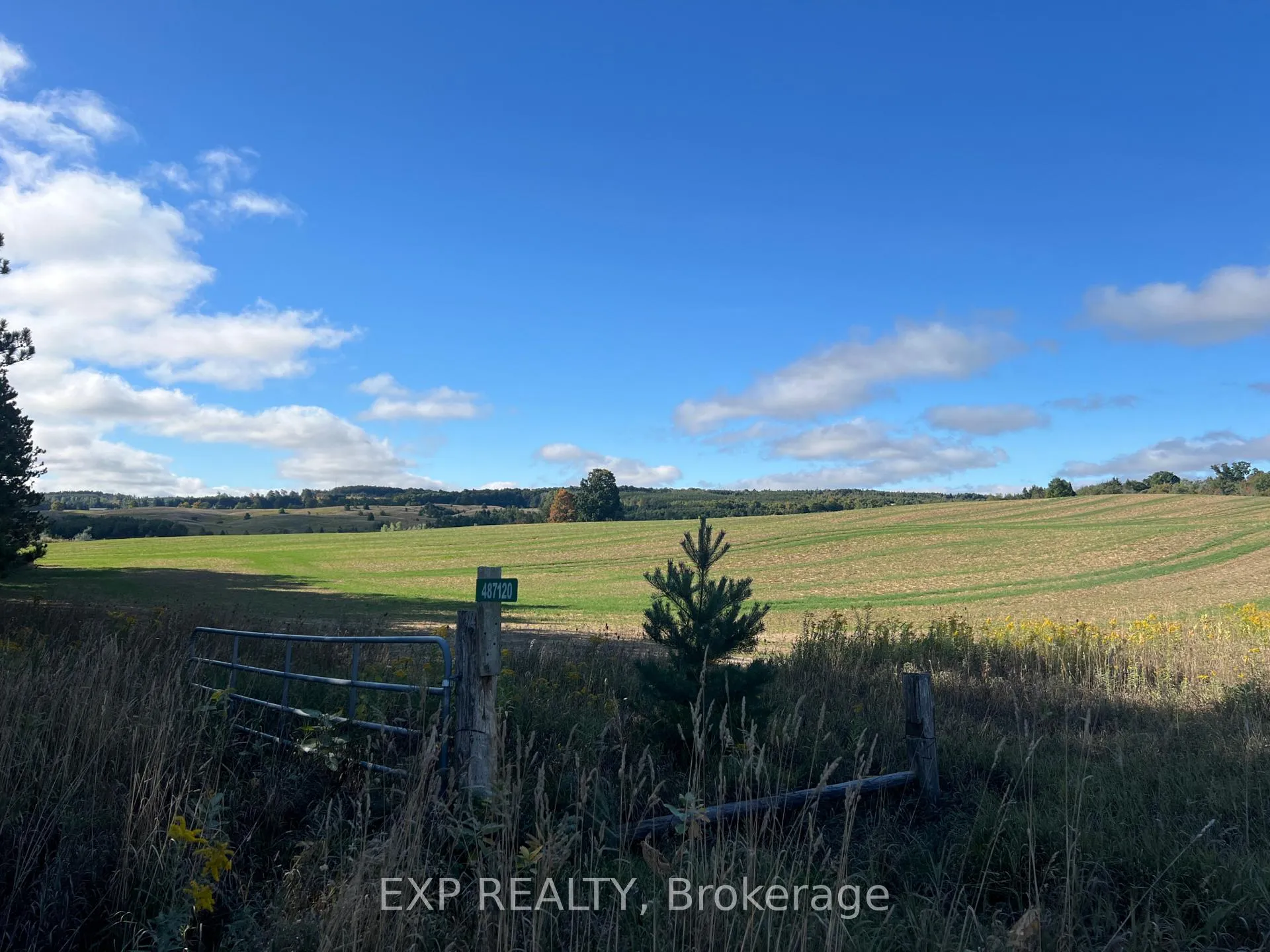 Photo 5 of 487120 30 Side Road, Mono, Rural Mono — HOMEH