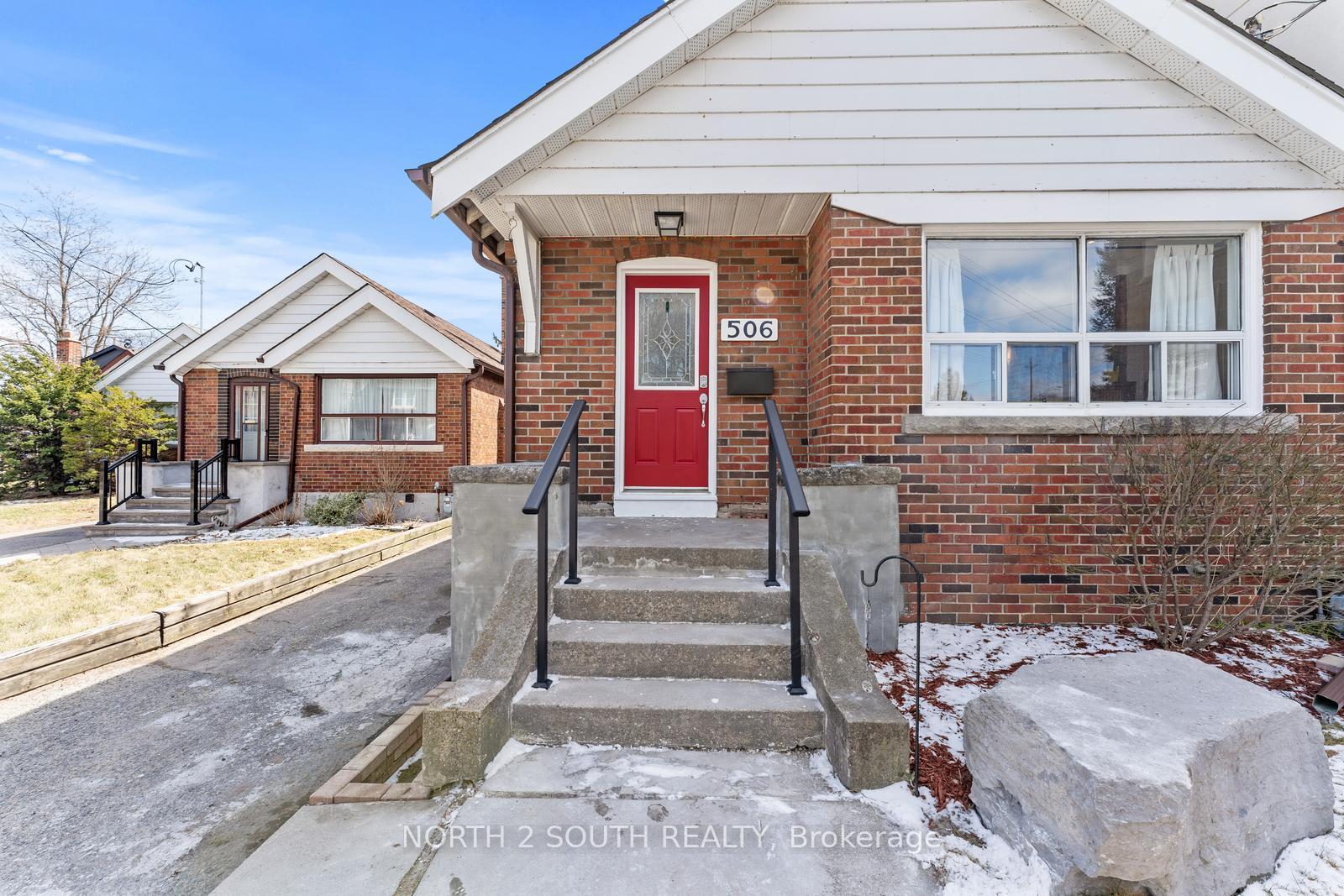 Photo 3 of 506 Donlands Avenue, Toronto, East York — HOMEH