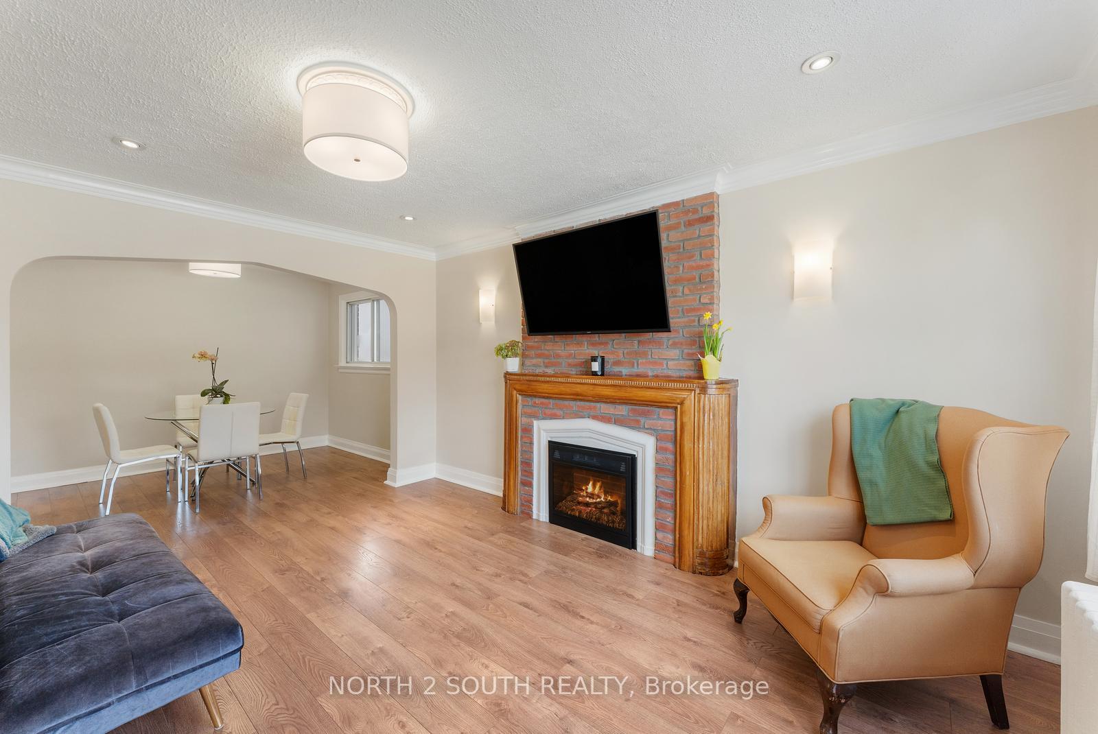 Photo 6 of 506 Donlands Avenue, Toronto, East York — HOMEH