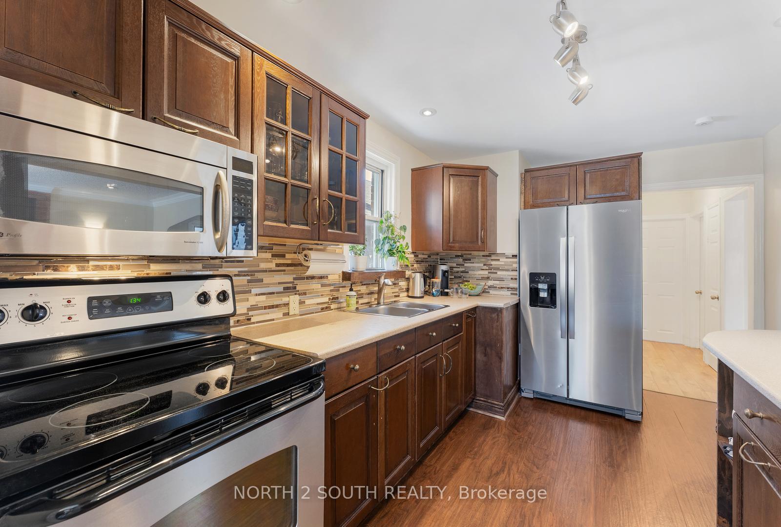 Photo 14 of 506 Donlands Avenue, Toronto, East York — HOMEH