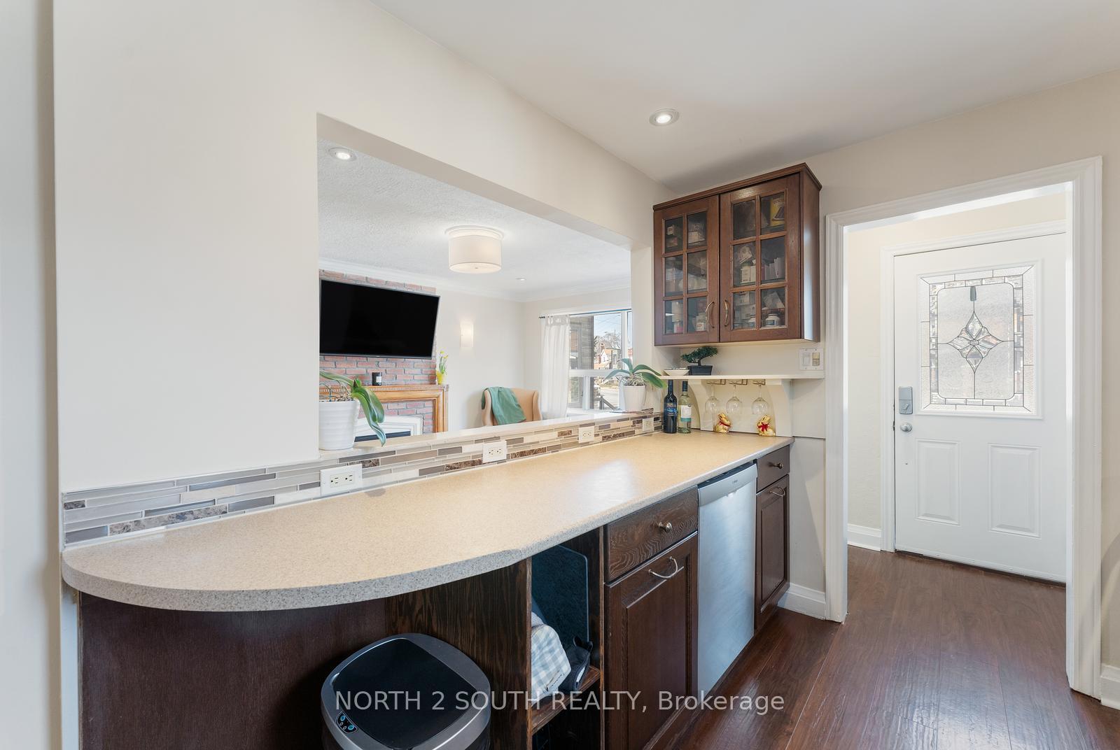 Photo 16 of 506 Donlands Avenue, Toronto, East York — HOMEH