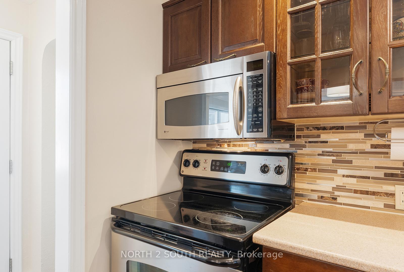 Photo 18 of 506 Donlands Avenue, Toronto, East York — HOMEH