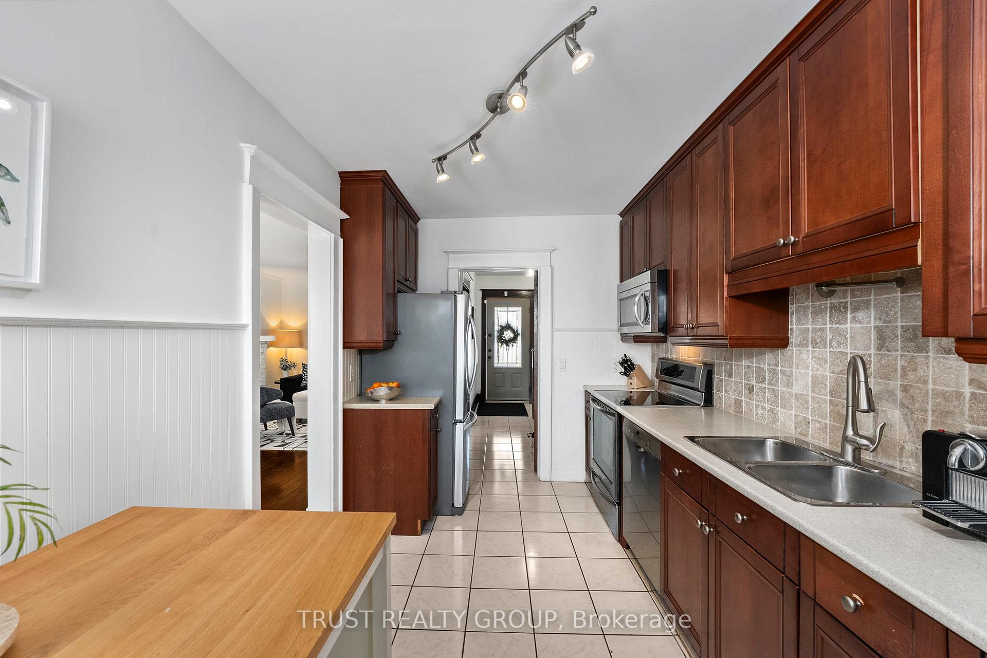Photo 13 of 127 Wolverleigh Boulevard, Toronto, Danforth — HOMEH