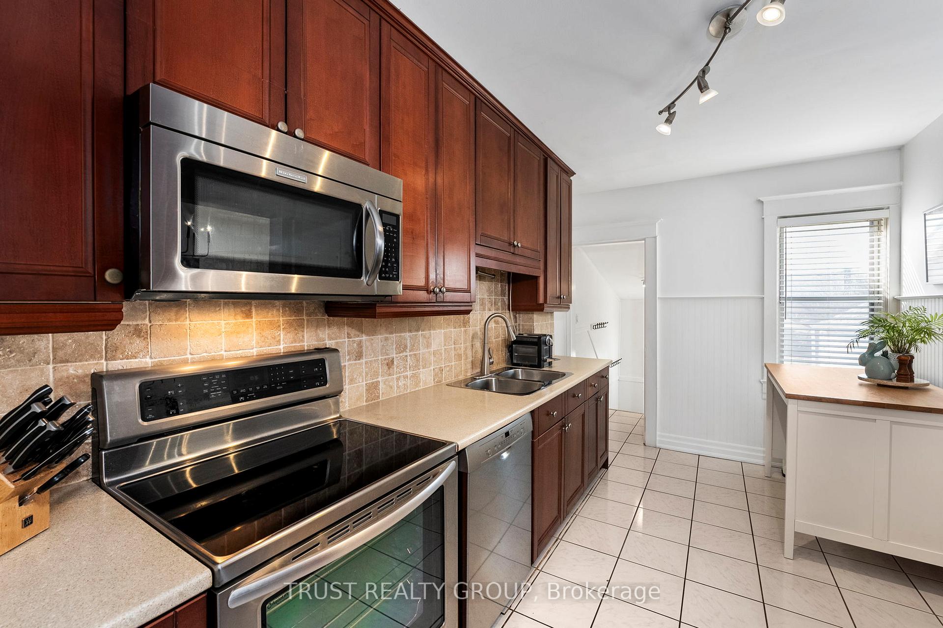 Photo 15 of 127 Wolverleigh Boulevard, Toronto, Danforth — HOMEH