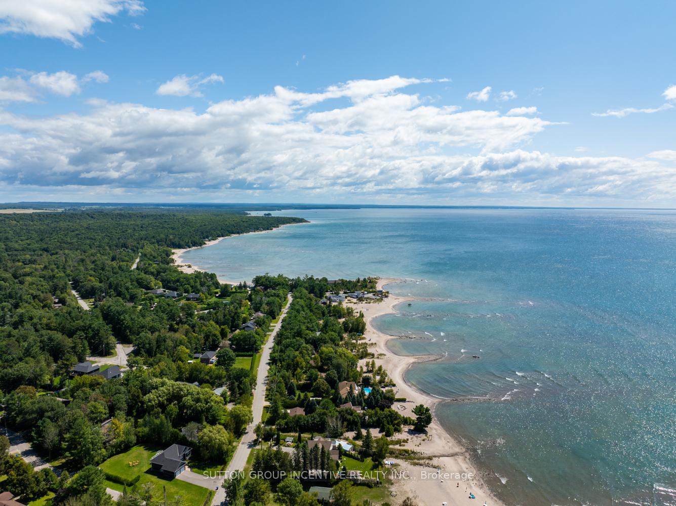 Photo 29 of 37 St. Laurent Boulevard, Tiny, Rural Tiny — HOMEH