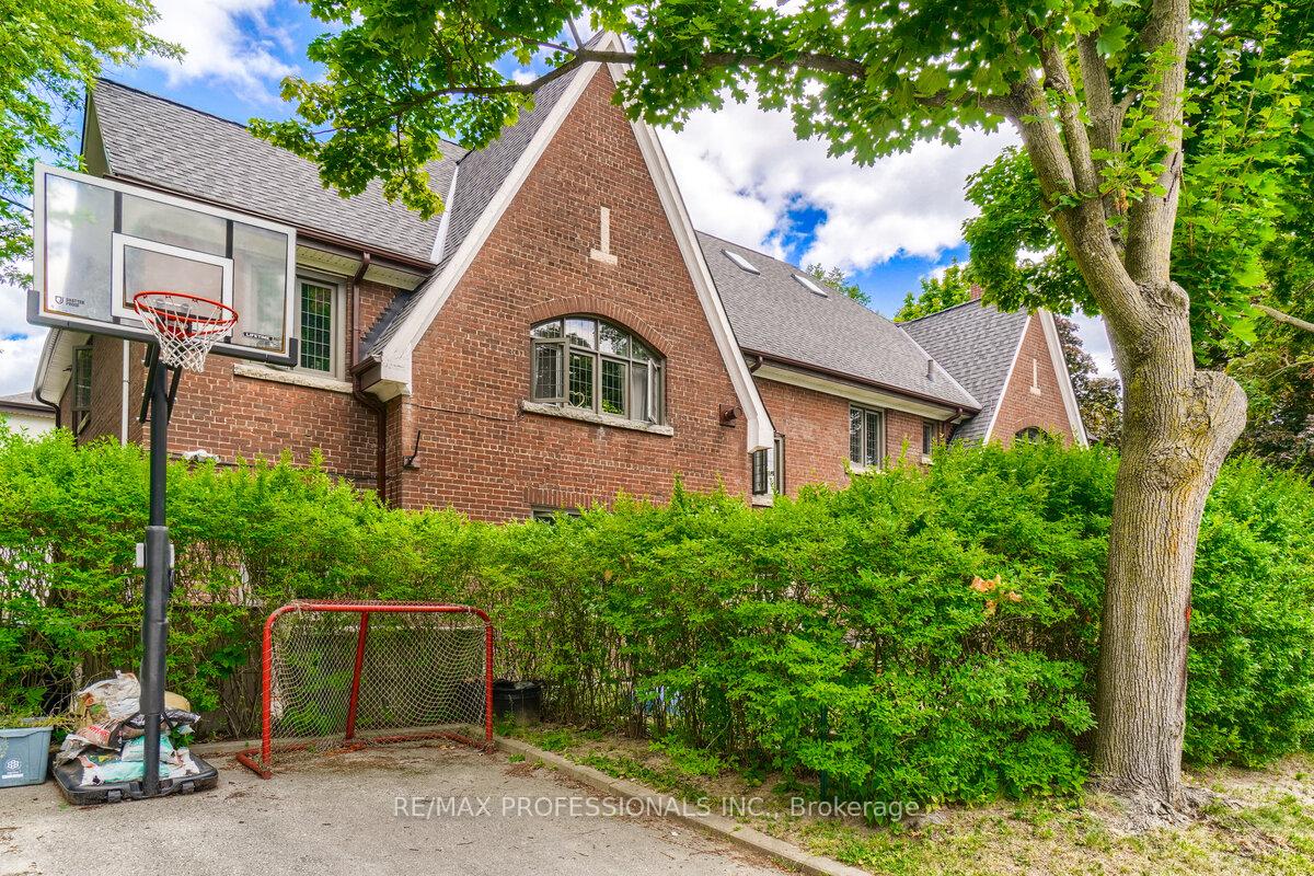 Photo 3 of Unit 1, 323 Walmer Road, Toronto, Casa Loma — HOMEH