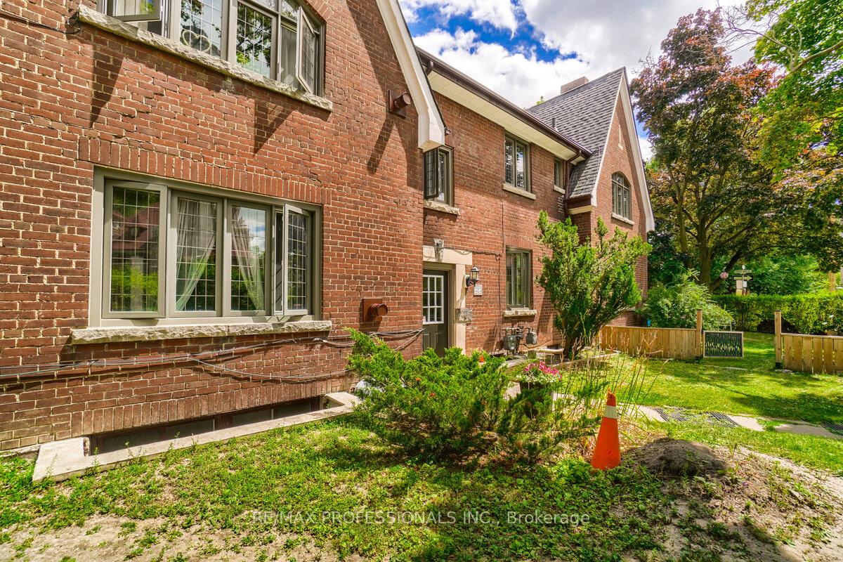 Photo 4 of Unit 1, 323 Walmer Road, Toronto, Casa Loma — HOMEH