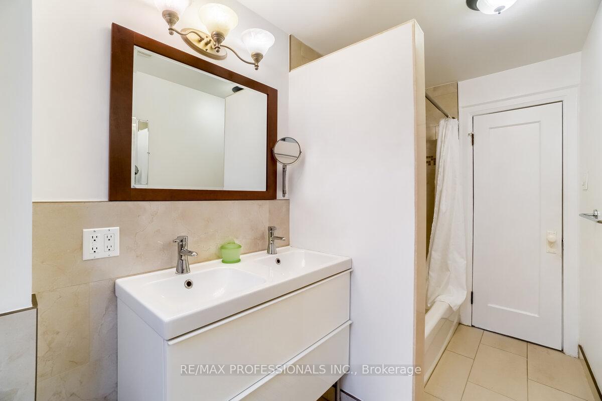 Photo 26 of Unit 1, 323 Walmer Road, Toronto, Casa Loma — HOMEH