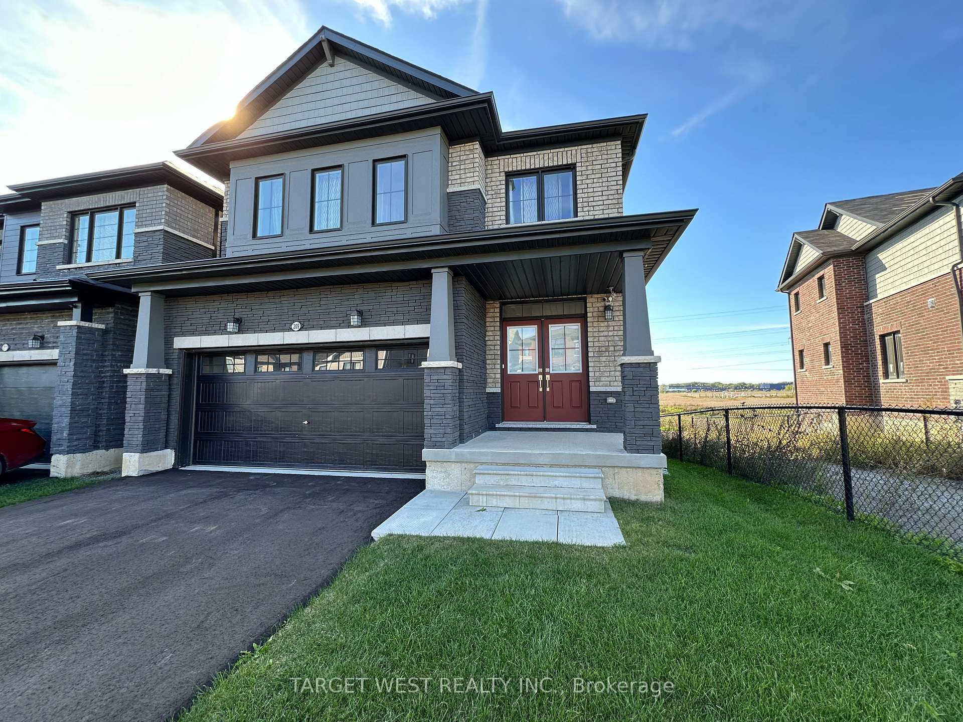 Photo 2 of 209 Vanilla Trail, Thorold, Rolling Meadows — HOMEH