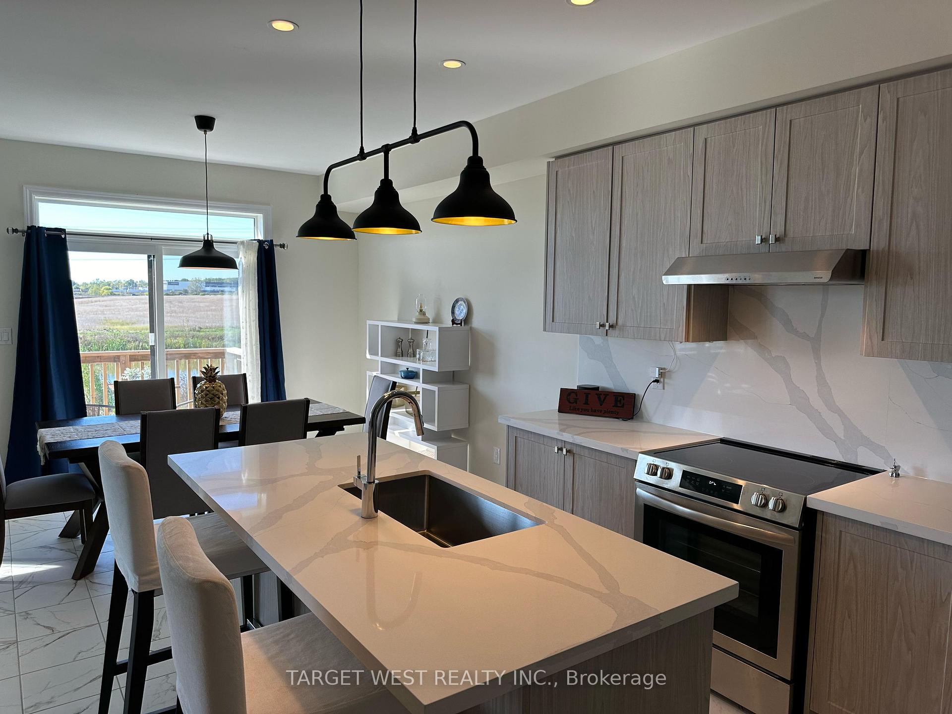 Photo 7 of 209 Vanilla Trail, Thorold, Rolling Meadows — HOMEH