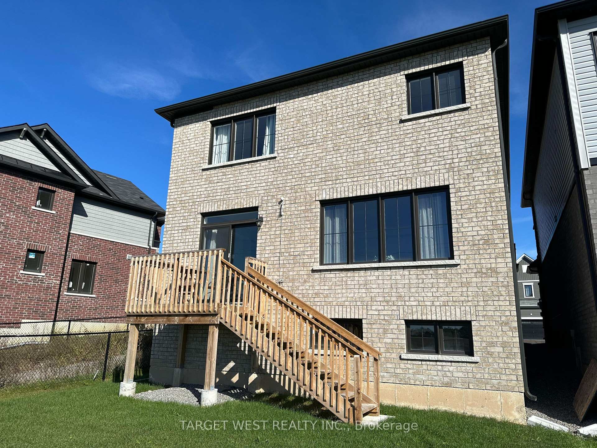 Photo 21 of 209 Vanilla Trail, Thorold, Rolling Meadows — HOMEH