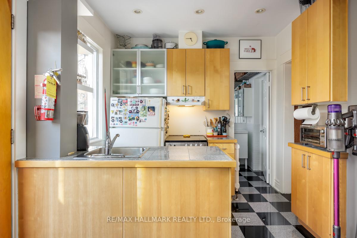 Photo 4 of Unit Main, 368 Palmerston Boulevard, Toronto, Palmerston-Little Italy — HOMEH