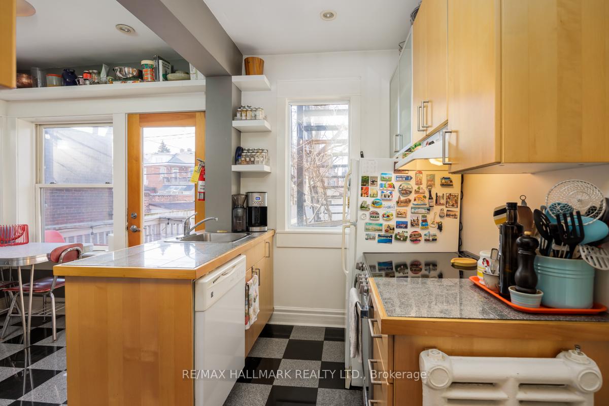 Photo 6 of Unit Main, 368 Palmerston Boulevard, Toronto, Palmerston-Little Italy — HOMEH