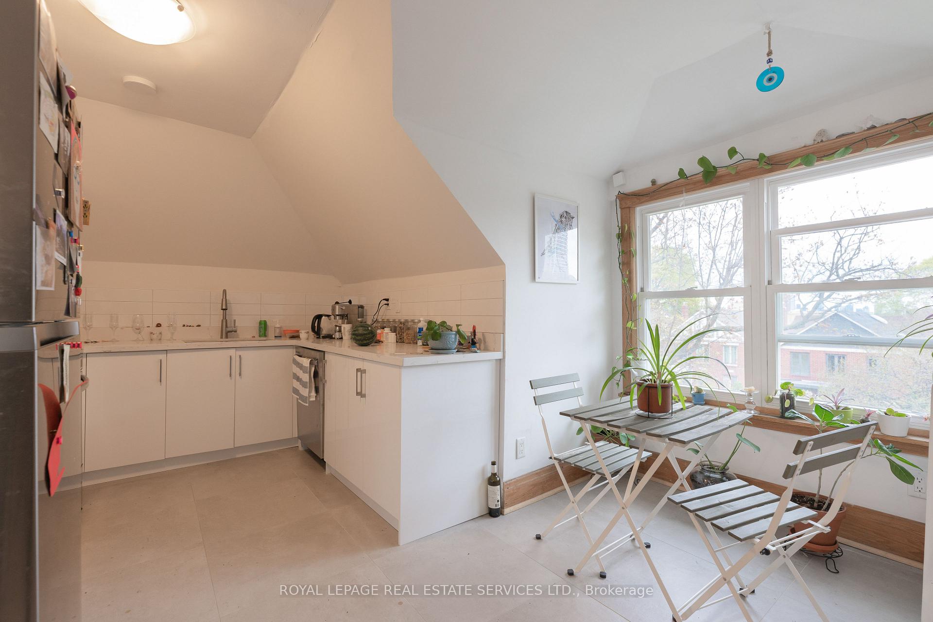 Photo 4 of Unit 3, 18 Shorncliffe Avenue, Toronto, Forest Hill South — HOMEH
