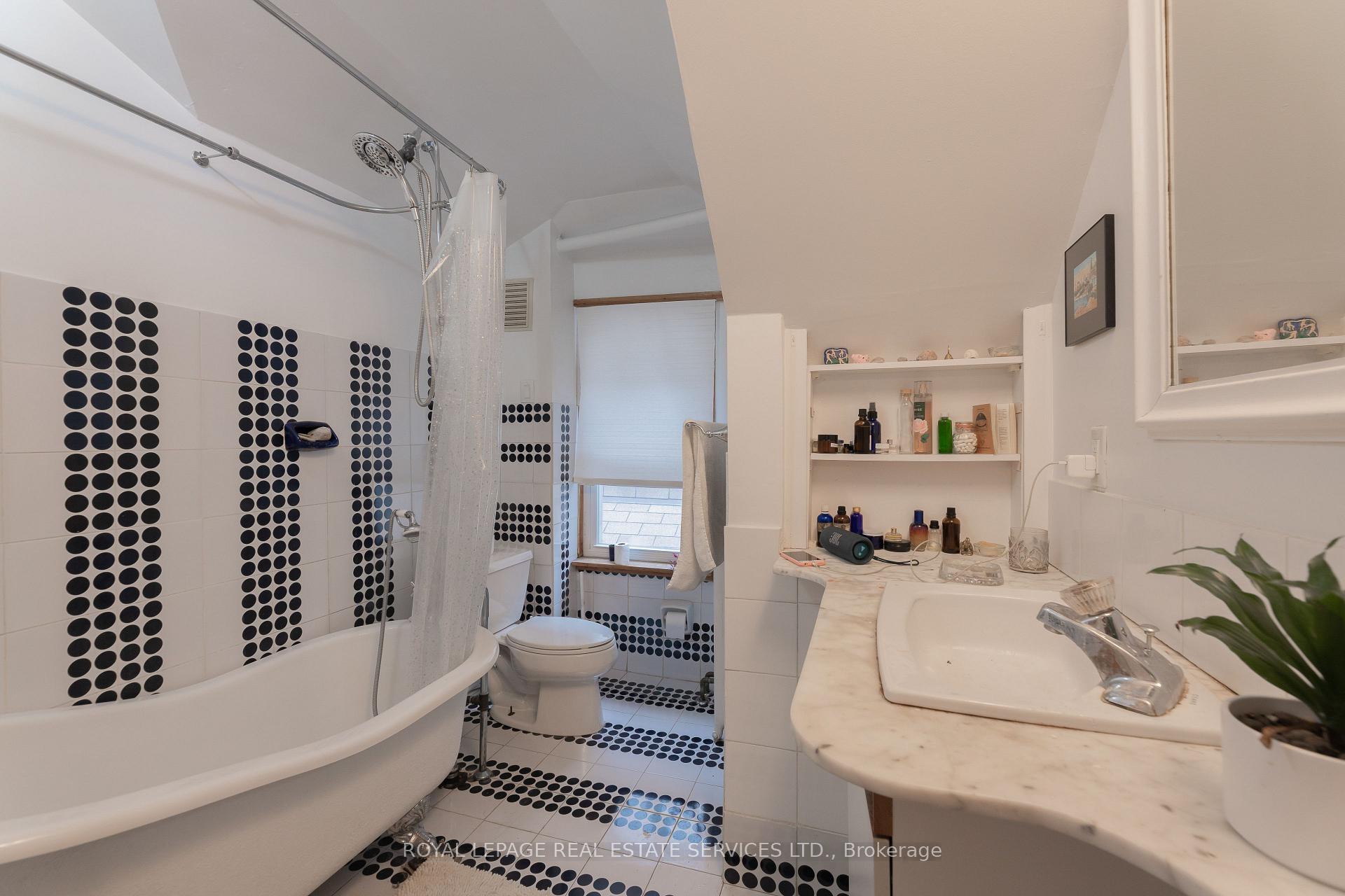 Photo 7 of Unit 3, 18 Shorncliffe Avenue, Toronto, Forest Hill South — HOMEH