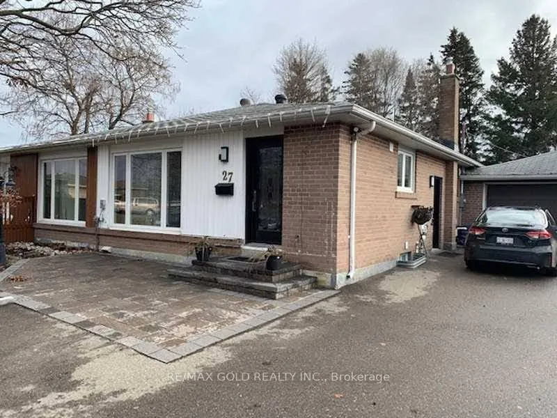 Front of Unit Upper, 27 Brookdale Crescent W
