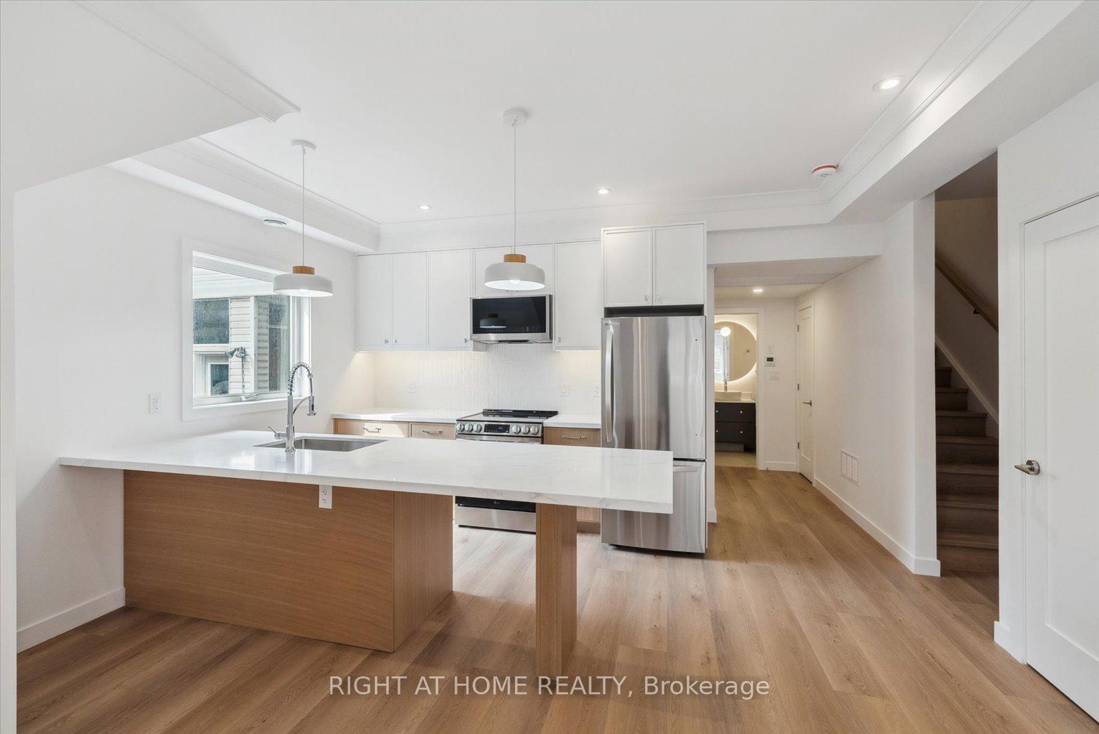 Photo 2 of Unit 5, 125 Kendal Ave, Toronto, The Annex — HOMEH